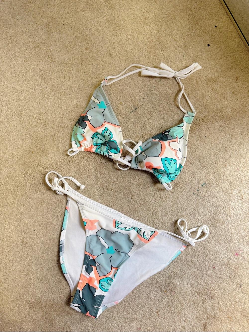 Multicoloured floral bikini set, size L but fits honestly like a S/M!!